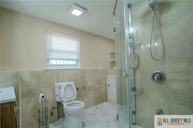 19 Hyde Avenue, Iselin, NJ 08830