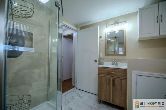 19 Hyde Avenue, Iselin, NJ 08830