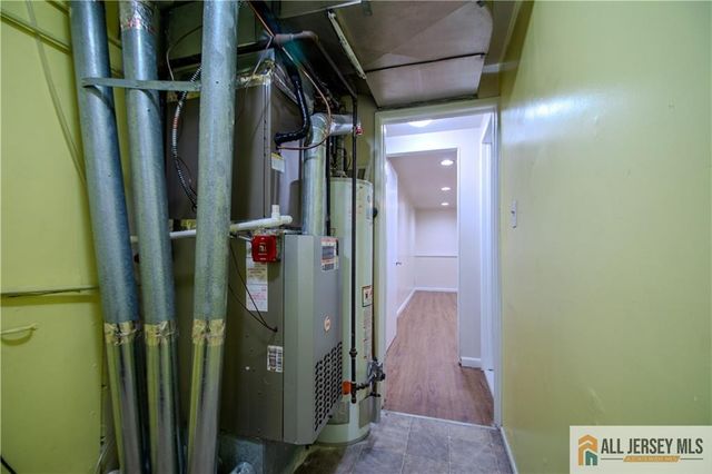 19 Hyde Avenue, Iselin, NJ 08830