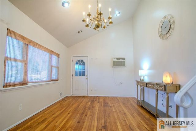 19 Hyde Avenue, Iselin, NJ 08830