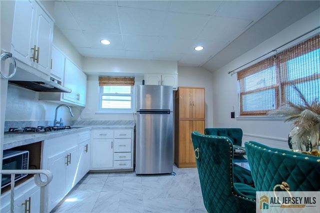 19 Hyde Avenue, Iselin, NJ 08830