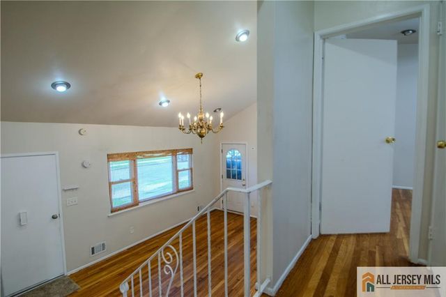 19 Hyde Avenue, Iselin, NJ 08830