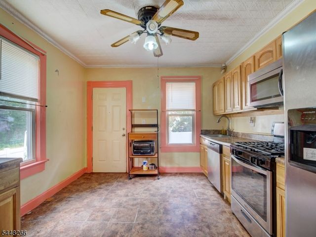22 Kensington Pl, East Orange City, NJ 07017
