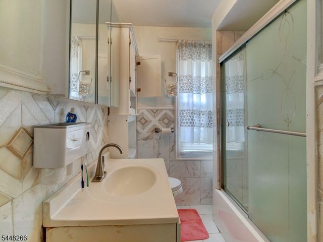 22 Kensington Pl, East Orange City, NJ 07017