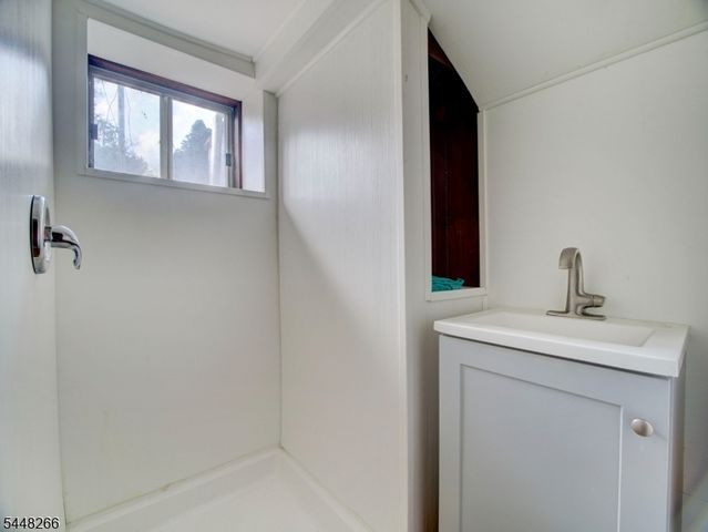 22 Kensington Pl, East Orange City, NJ 07017