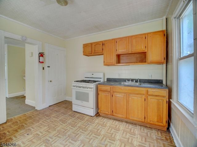 22 Kensington Pl, East Orange City, NJ 07017