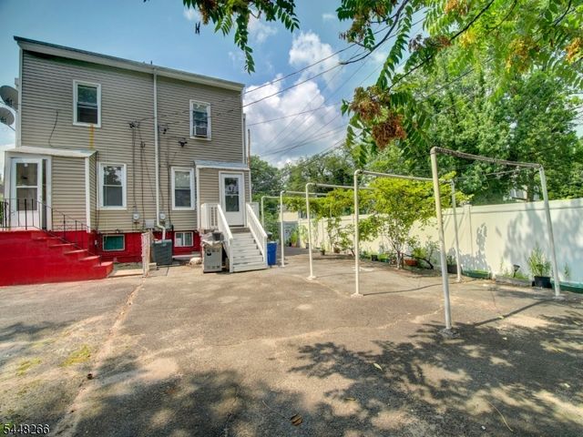 22 Kensington Pl, East Orange City, NJ 07017