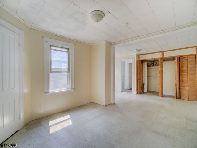 22 Kensington Pl, East Orange City, NJ 07017