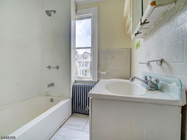 22 Kensington Pl, East Orange City, NJ 07017