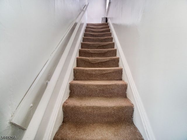 22 Kensington Pl, East Orange City, NJ 07017