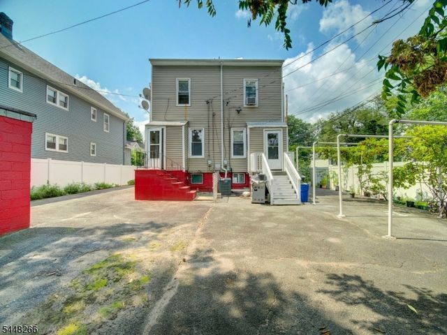 22 Kensington Pl, East Orange City, NJ 07017