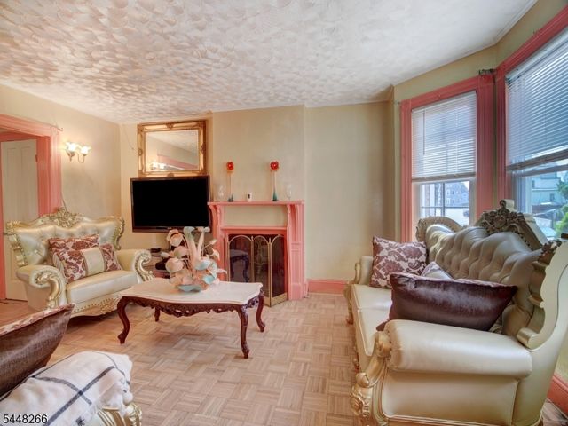 22 Kensington Pl, East Orange City, NJ 07017