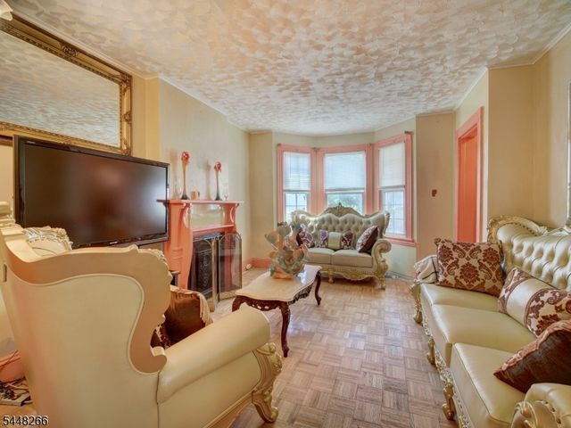 22 Kensington Pl, East Orange City, NJ 07017
