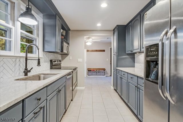 83 Tomahawk Trl, Sparta Twp., NJ 07871