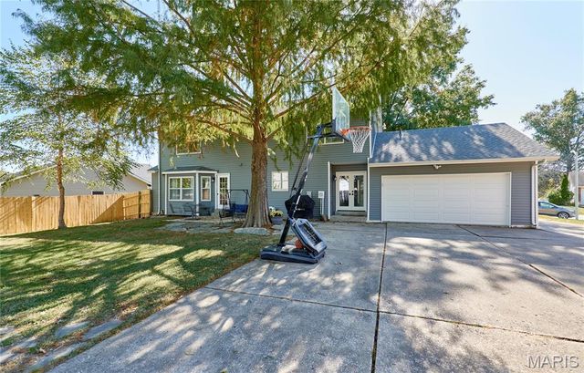 34 Melanie Court, St Charles, MO 63304