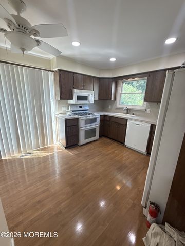 54 Longwood Drive, Hamilton, NJ 08620