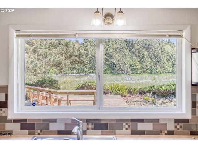 4702 Se 51ST St, Lincoln City, OR 97367