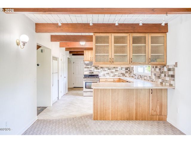 4702 Se 51ST St, Lincoln City, OR 97367