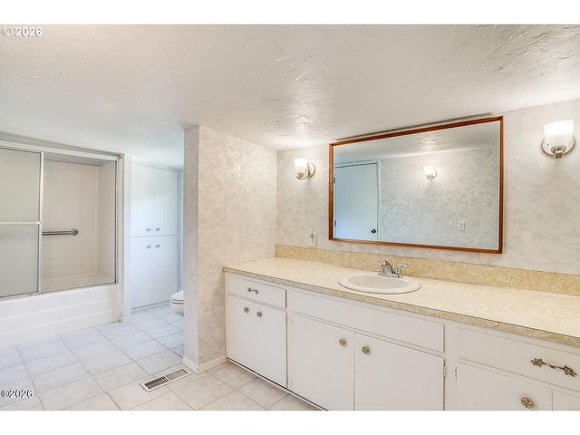 4702 Se 51ST St, Lincoln City, OR 97367