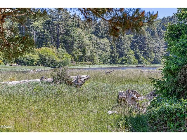 4702 Se 51ST St, Lincoln City, OR 97367