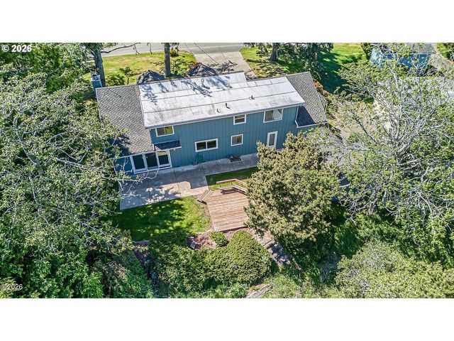 4702 Se 51ST St, Lincoln City, OR 97367