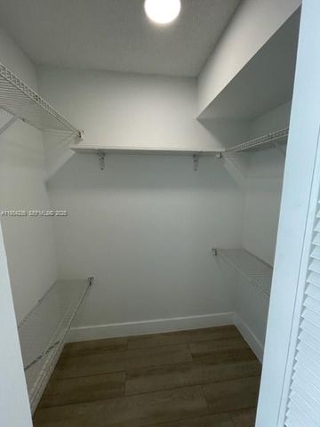 600 NE 36 ST 1205, Miami, FL 33137