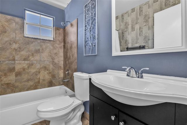 20709 NW 1st St, Pembroke Pines, FL 33029