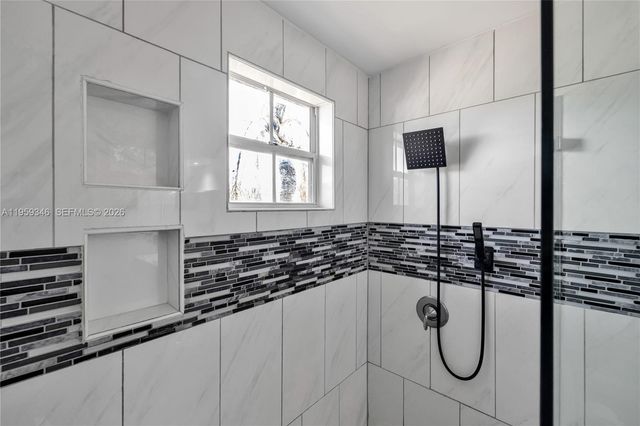 20709 NW 1st St, Pembroke Pines, FL 33029