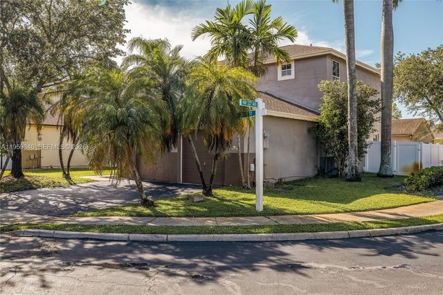 20709 NW 1st St, Pembroke Pines, FL 33029