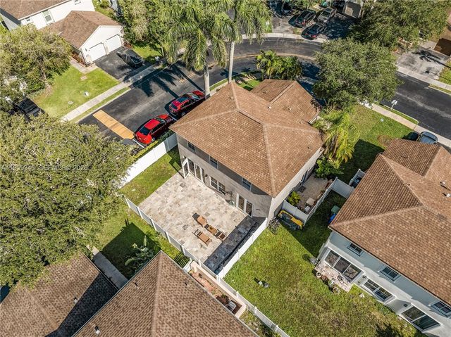 20709 NW 1st St, Pembroke Pines, FL 33029