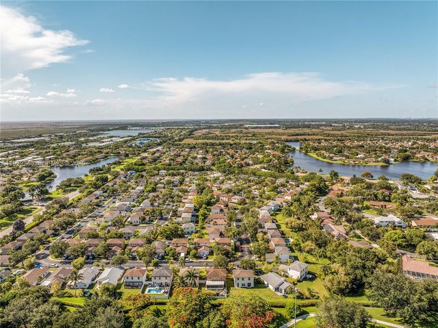 20709 NW 1st St, Pembroke Pines, FL 33029