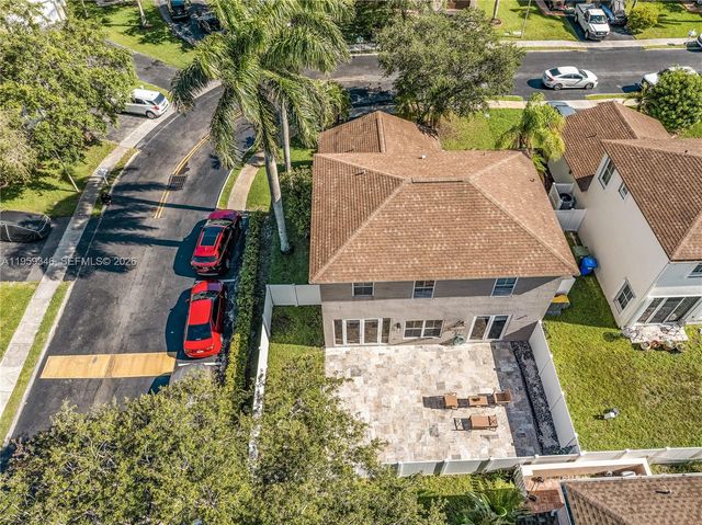 20709 NW 1st St, Pembroke Pines, FL 33029