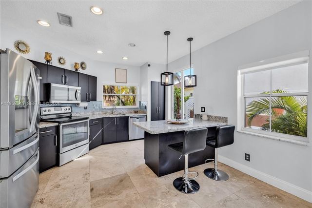 20709 NW 1st St, Pembroke Pines, FL 33029