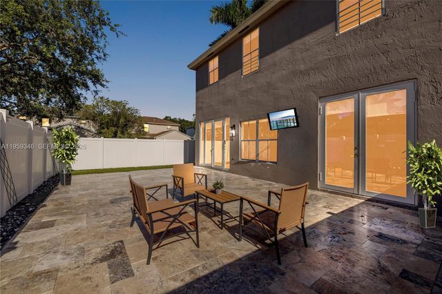 20709 NW 1st St, Pembroke Pines, FL 33029