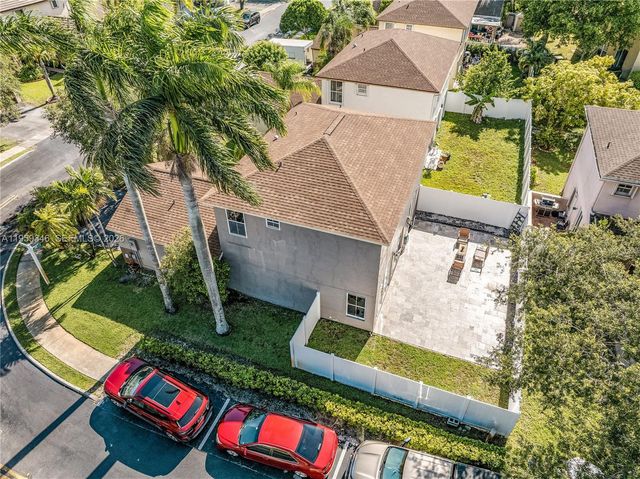 20709 NW 1st St, Pembroke Pines, FL 33029
