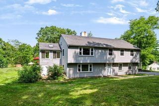 29 Canterbury Hill Rd, Topsfield, MA 01983