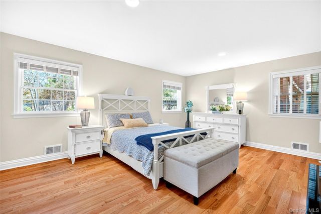 21 Barnaby Lane, Hartsdale, NY 10530