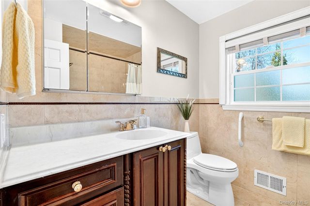 21 Barnaby Lane, Hartsdale, NY 10530