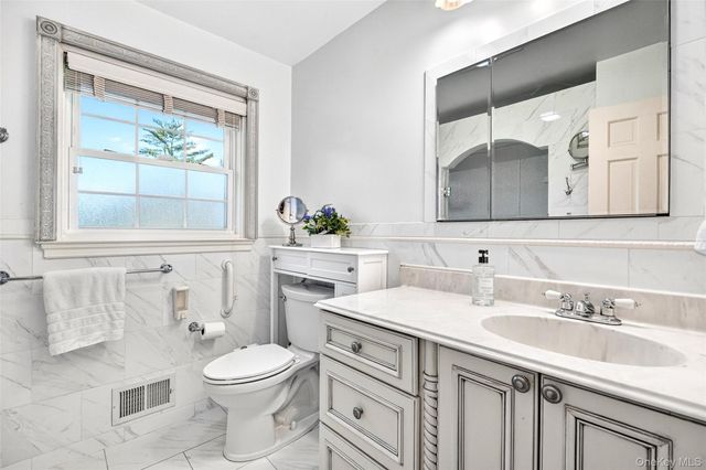 21 Barnaby Lane, Hartsdale, NY 10530