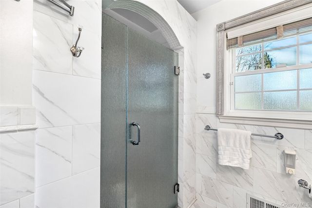 21 Barnaby Lane, Hartsdale, NY 10530