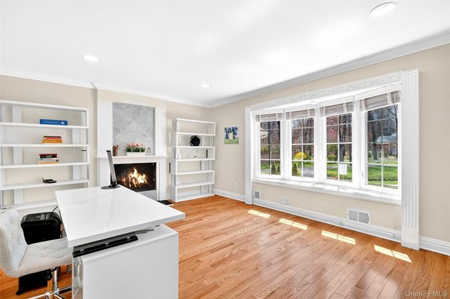 21 Barnaby Lane, Hartsdale, NY 10530
