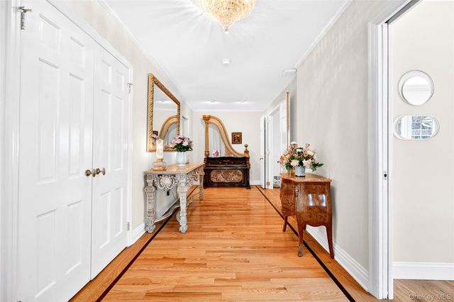21 Barnaby Lane, Hartsdale, NY 10530