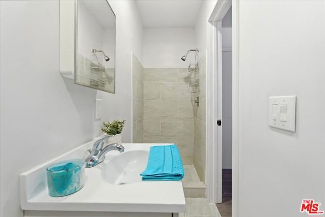 1232 W 74th Street, Los Angeles, CA 90044