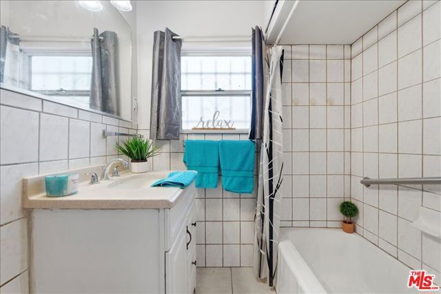 1232 W 74th Street, Los Angeles, CA 90044