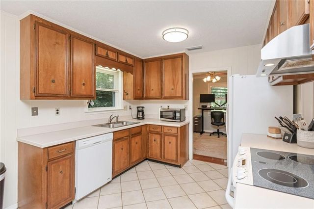 3909 Hillcrest Lane, Mobile, AL 36693