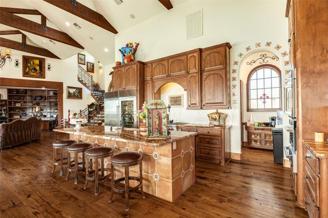 506 Sunset Circle, Tiki Island, TX 77554