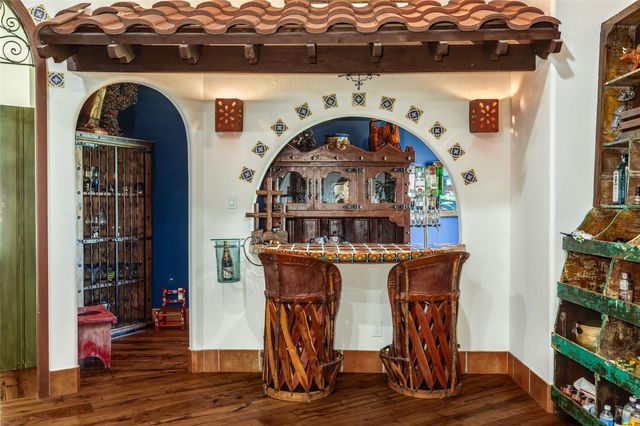 506 Sunset Circle, Tiki Island, TX 77554