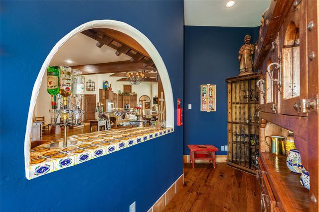 506 Sunset Circle, Tiki Island, TX 77554