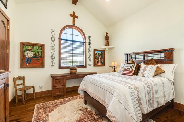 506 Sunset Circle, Tiki Island, TX 77554