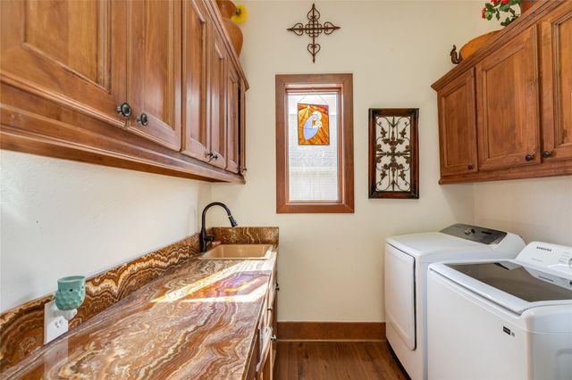 506 Sunset Circle, Tiki Island, TX 77554